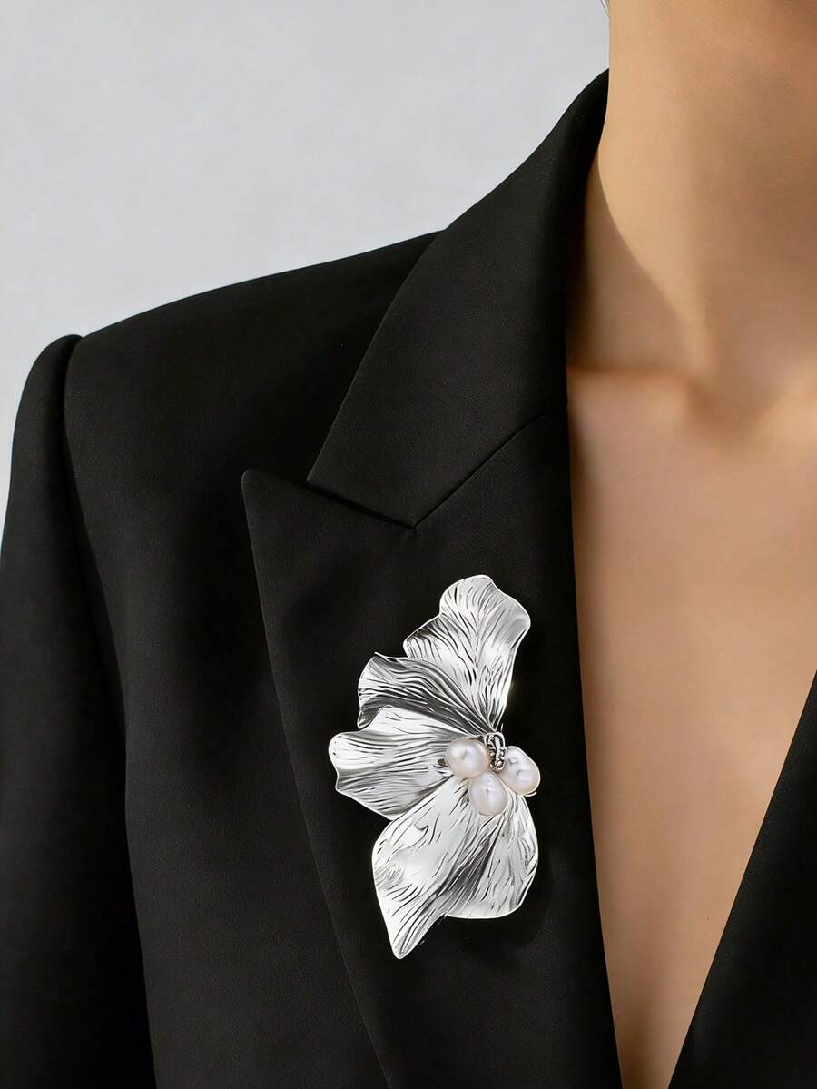 1枚复古简约优雅珍珠镶嵌半花造型时尚胸针，适合派对、宴会和日常佩戴 - 銀色 - 查看 1