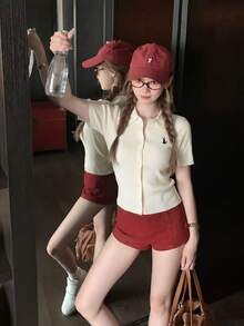 杏色 Polo 领短袖丝滑针织 T 恤，女士款，轻盈百搭，修身剪裁，休闲开衫，饰有刺绣，适合夏季户外/室内简约风格搭配。 - 杏色 - 查看 4