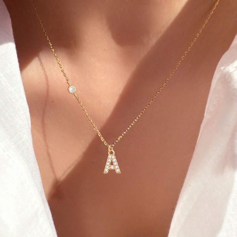 1件新款简约字母圆形人造水晶吊坠金色不锈钢链项链，女士款 - 金黃色 - 查看 1
