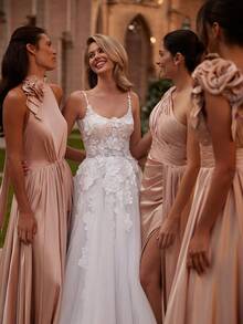 Elegant High-Neck Long Sleeve Wedding Gown With Delicate Lace Applique And Graceful A-Line Silhouette – Timeless Ivory Floor-Length Bridal Dress Featuring Intricate Floral Embroidery, A Flowing Skirt, And Sophisticated Chapel Train For A Dreamy And Enchanting Look. Perfect For Wedding Ceremonies, Holiday Celebrations Including Christmas Galas And Halloween Balls, Prom Nights, Birthday Parties, Anniversary Dinners, Formal Evening Events, Bridal Showers, Vacation Getaways, Cocktail Receptions, Graduation Balls, Homecoming Dances, And As A Stunning Choice For Bridesmaids Or Wedding Guests At Any Special Occasion. - trắng - Xem 4