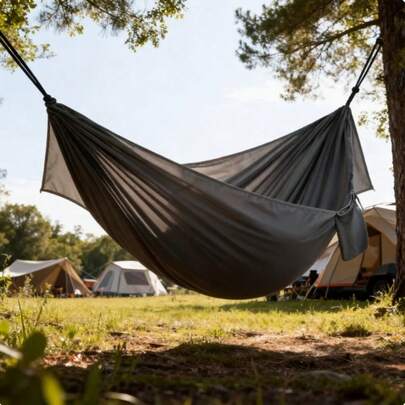 超轻便携旅行吊床，4种颜色可选，可折叠设计，配有收纳袋和两条绑带，安装简便，适合背包客和户外露营者，是旅行、海滩、后院、阳台、徒步旅行等活动的理想之选。