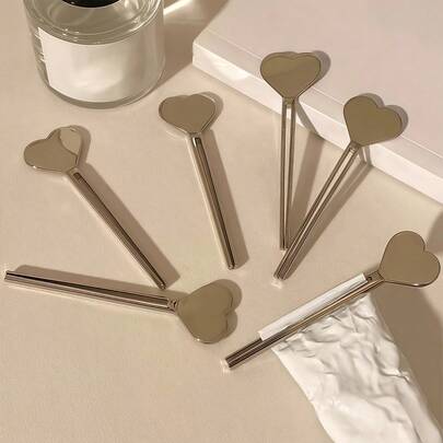 1 قطعة عصارة معجون أسنان على شكل قلب من سبيكة الزنك - أداة حمام وتجميل جميلة للكريمات والمستحضرات والمعجون - تصميم بدون هدر، موزع متين وصحي، موفر للوشن، صندوق تخزين أنيق، بنية قوية، لف الأنبوب، أساسي لعشاق الجمال