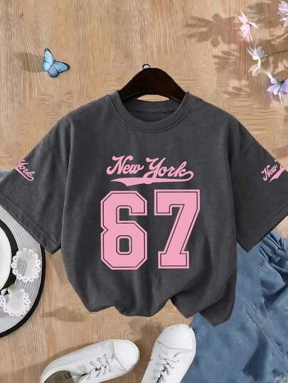 1 chiếc áo thun ngắn tay cổ tròn in họa tiết dành cho bé gái, trang phục mùa hè cho học sinh - Áo thun in chữ và số tiếng Anh đầy màu sắc mang lại niềm vui và hạnh phúc cho mọi trẻ em!