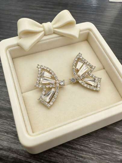 1对经典法式极简时尚蝴蝶耳钉