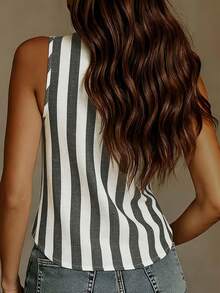 女士无袖V领条纹衬衫，纽扣前襟，涤纶面料，不对称下摆，度假风 - 黑白條紋 - 查看 2