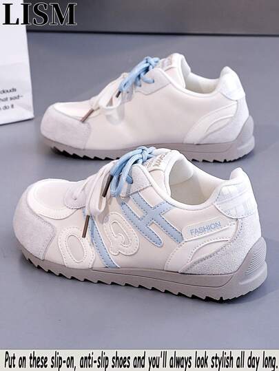 LISM 1 par de zapatillas casuales de mujer en color marfil y azul claro con contraste, nuevas para primavera 2026 con estilo retro de chica suave y versátil con letras de dibujos animados en color blanco