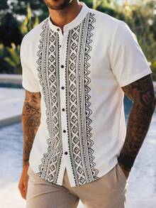 男士几何印花短袖衬衫，现代游牧风格立领度假上衣，透气夏季假日衬衫，波西米亚休闲日常纽扣衬衫 - 黑與白 - 查看 1