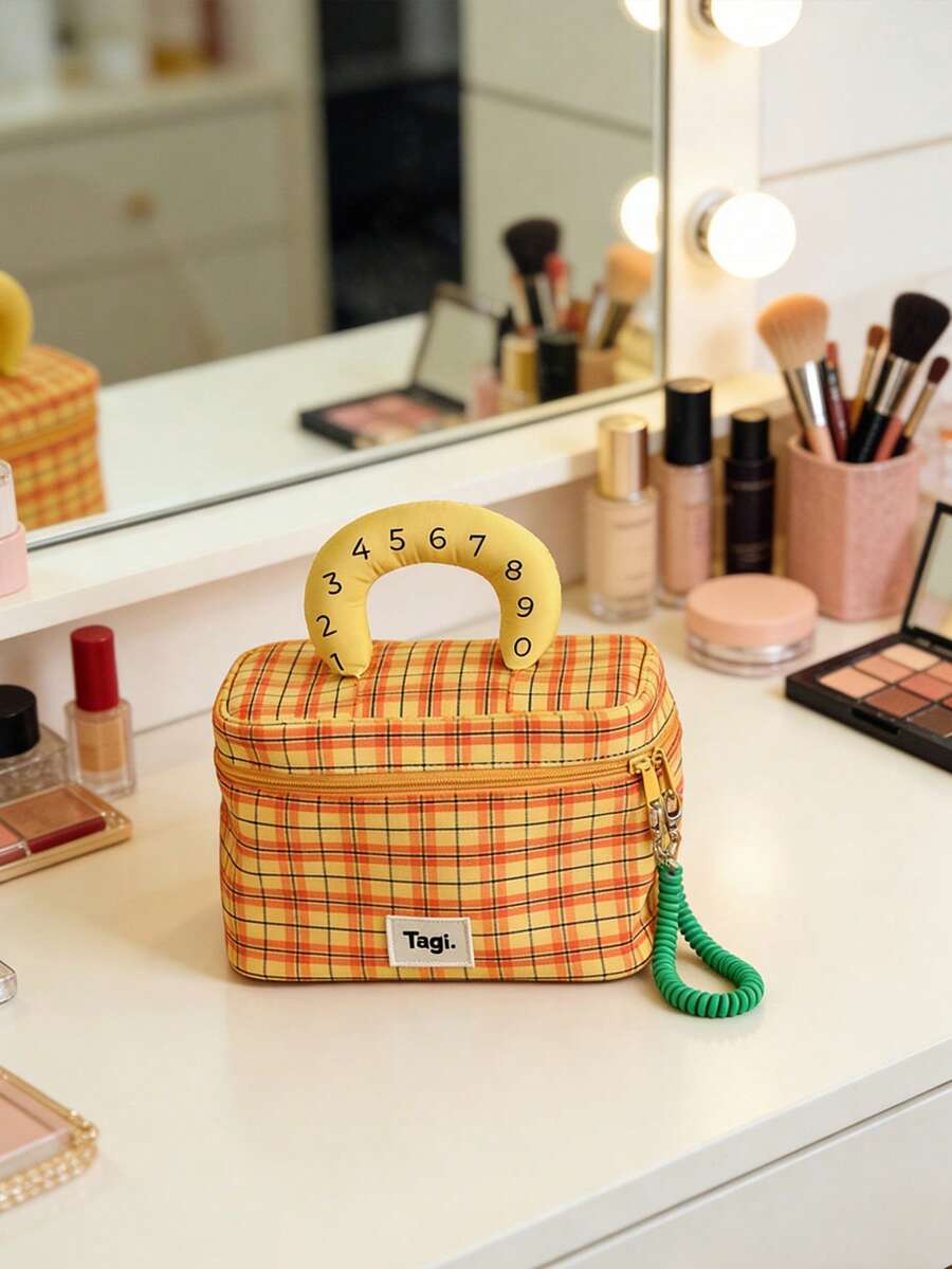 便携式防水化妆包，小众设计，高性价比手提旅行收纳包。