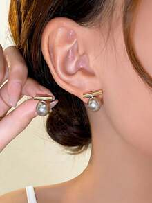 1 Pair Minimalist Faux Pearl Gray Stud Earrings, Fashionable Elegant Versatile Earrings, 2026 New Design Jewelry Suitable For Women's Holiday And Daily Wear - Grey - View 2