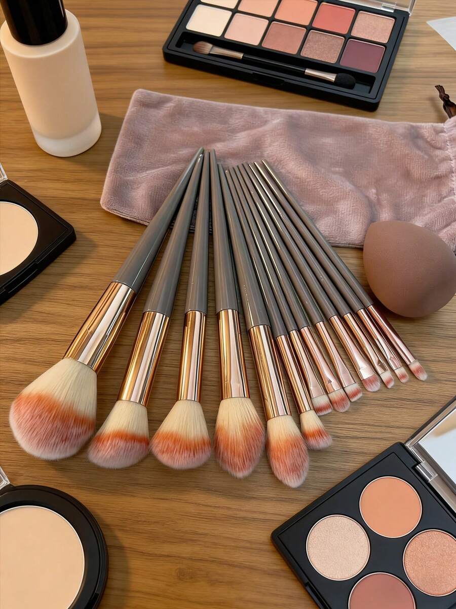 14件套完整化妆工具套装 - 13支化妆刷 + 美妆蛋，蓬松渐变刷毛，适用于面部和眼部化妆，附赠天鹅绒收纳袋，方便旅行携带 - 棕色 - 查看 1