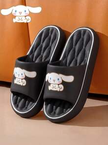 SANRIO 联名款拖鞋，大耳朵狗狗设计女士家居鞋，柔软防滑沙发垫，透气休闲，沙滩凉鞋，海边凉鞋，可爱优雅精致时尚，圆头套脚平底拖鞋，女士夏季拖鞋 - 黑色(玉桂狗) - 查看 10