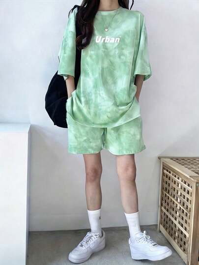 AICJ 两件套女士扎染字母印花休闲运动套装，宽松圆领T恤和短裤/休闲裤，以及舒适的睡衣家居服套装