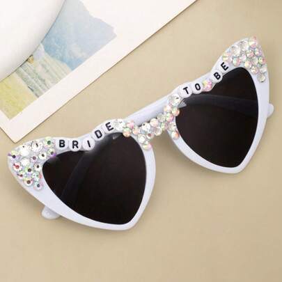 1 par de gafas decorativas con forma de corazón de moda para damas, adornadas con decoraciones de perlas falsas, adecuadas para accesorios de boda, fiestas de verano y artículos de boda. El estilo es .