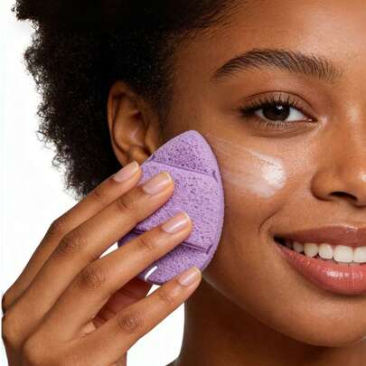 Bông rửa mặt hình giọt nước, cấu trúc tổ ong, được thiết kế để loại bỏ mặt nạ bùn. Mềm mại và thân thiện với da, nhẹ nhàng trên da mặt, là dụng cụ làm sạch thiết yếu. Bông rửa mặt này là một món quà nhỏ trong hành trình chăm sóc da của bạn, nhẹ nhàng chăm sóc làn da của bạn với mỗi lần làm sạch.