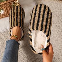 1 par de pantuflas unisex estampadas a rayas - Cómodas, cálidas, suaves, silenciosas - Colores de moda para todas las estaciones - Adecuadas como regalos de vacaciones/cumpleaños, organizador de zapatos, ahorro de espacio, uso en exteriores, jardín, viajes esenciales, portátiles, playa esenciales, temporada de graduación, ceremonia de graduación, regalo de graduación, felicitaciones graduado, valedictorian, finalización de la escuela, fiesta de graduación - Pantuflas para hombre y mujer - Ver 17