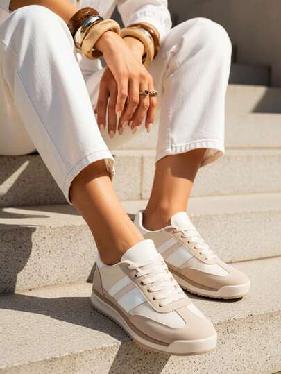 Damessneakers met vetersluiting, een flexibele zool, een lichtgewicht en veelzijdig ontwerp, een klassieke casual stijl, met een stoffen binnenzool, een streetstyle en een stevige constructie.