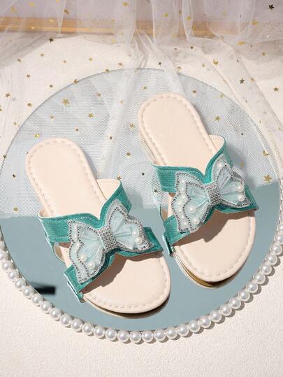 1双蓝色婴幼儿女童平底拖鞋，闪亮珍珠水晶水钻蝴蝶装饰，简约圆头露趾柔软防滑一脚蹬设计，波西米亚风可爱公主沙滩拖鞋，适合日常休闲、度假、假日、派对、2026春夏款