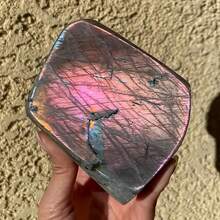 这款引人注目的紫色拉博特自由造型装饰品,闪耀着充满活力的紫色光泽,是波西米亚风格家居装饰以及圣诞节、情人节、母亲节等节日庆典的完美之选。也是馈赠父母和朋友的绝佳礼物。 - 彩色 - 查看 6