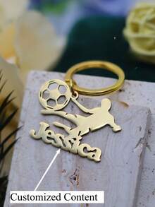 Personalisierter Fußball Schlüsselanhänger - mit Name und Team graviert, Schlüsselanhänger aus goldfarbenem Edelstahl mit Fußball Charm, Geburtstags-/Weihnachts-/Valentinstags-Geschenk für Fußballspieler, Fan - langanhaltend Sportmemorabilia, Fußball Accessoire, Teamspirit Ausrüstung, Sportdesign, polierte Oberfläche, Fan Merchandise, hochwertige Gravur, Teamunterstützer - Verschiedenfarbig - Übersicht 1