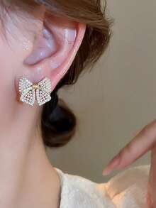 一对金色闪亮水晶和仿珍珠蝴蝶颈链，法式优雅新娘项链，伴娘首饰，适合教堂婚礼、婚宴、婚纱照、周年纪念礼物 - 彩色 - 查看 4