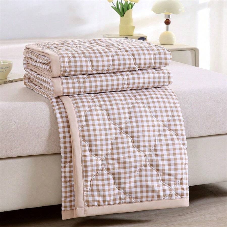 1pc Ultra Soft & Breathable Quilt - Lightweight All-Season Bedding, Modern Floral Plaid Pattern, 100% Polyester, Machine Washable, Suitable For Single/Double Bed, Hotel, Camping And Home Decor, Luxury Hotel Bedding | Modern Quilted Design | Embossed, Autumn Decor, Room Decor - Champagne - View 1