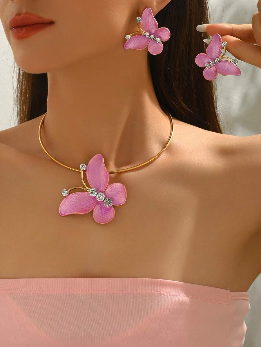 1 Set Isi 3 Buah Kalung, Choker, dan Anting Kupu-kupu 3D Modis yang Berlebihan, Unik dan Personal, Choker Mewah Berbalut Logam, Anting dan Kalung Kupu-kupu Berlian Imitasi Berwarna-warni, Cocok untuk Pakaian Sehari-hari, Liburan, dan Pesta Wanita - Hot Pink - View 1