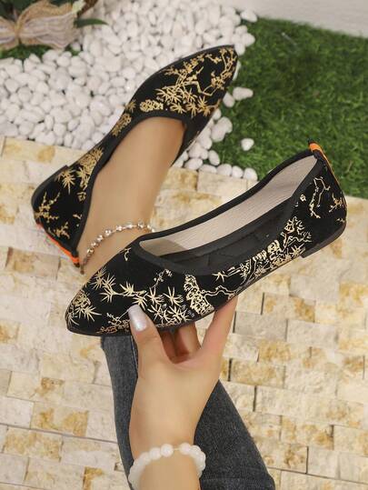 新款中国风金线刺绣鞋，女士春季尖头平底鞋，民族风竹梅刺绣鞋，复古刺绣平底鞋