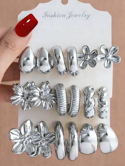 Conjunto de 6 a 18 brincos minimalistas e elegantes em formato de gota d'água lisa, C, floral e C texturizado. Ideal para presentear amigos e familiares, perfeitos para uso diário e festas.