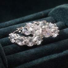 4.2克拉公主方形切割合成锆石耳环，小巧圆形耳环 - 銀色 - 查看 3