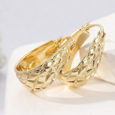 复古优雅网格图案雕刻圆形吊坠耳环，手工制作，适合女性佩戴，适合派对和社交场合，也是送给朋友的惊喜礼物。