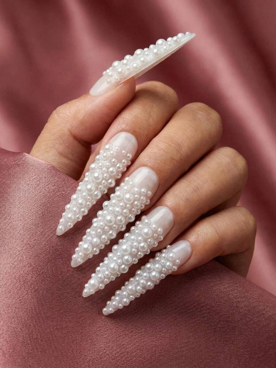 12格白色仿珍珠美甲装饰套装——包含3D和半圆形仿珍珠珠子、水钻和各种配件。这些可爱无味的“鱼子酱”仿珍珠颗粒形状和大小各异，从小到大应有尽有，是美甲爱好者的理想之选。 - 彩色 - 查看 1