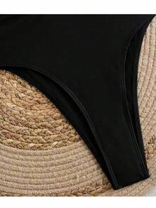 One-Piece Elegant Beach And Vacation Style Swimsuit With Sexy Metal Decoration And Contrasting Colors - 黑與白 - 查看 6