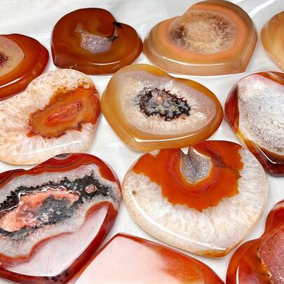 1 viên pha lê Carnelian hình trái tim, cụm đá mã não đỏ - Vật trang trí nhà cửa, lựa chọn quà tặng hoàn hảo.