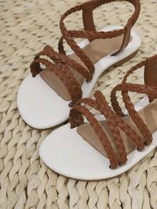 1 Pair Summer Kids Fashion Sandals, Classic Woven Strap Criss-Cross Elastic Slip-On Unisex Outdoor Flat Sandals - Brown - View 7