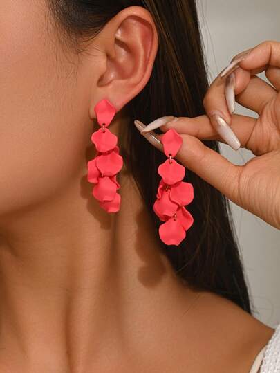 1 Pair Dopamine Chic Vacation Style Alloy Petal Geometric Tassel Earrings, Matte Fuchsia Petal Layered Floral Cluster, Suitable For Women's Daily Matching, Party Gifts, Commuting, Banquet, Outing, Photography, Shopping, Dating