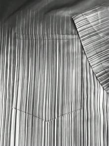 复古渐变条纹数码印花纽扣口袋短袖衬衫，男士加大码 - 黑色 - 查看 6