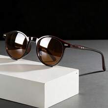 1副复古圆形时尚眼镜，适合街头摄影、派对、音乐节等场合。 - 彩色 - 查看 10