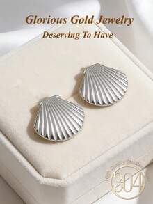 一对银色贝壳形耳环。夏季时尚女士耳环/扇贝吊坠耳环。海滩度假饰品。优雅不规则线条纹理耳环。轻盈低致敏性。适合日常休闲佩戴、派对、生日和婚礼等场合。 - 銀色 - 查看 2