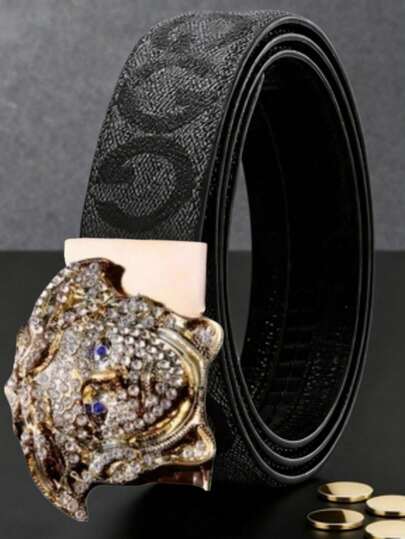 知名设计师品牌男士水钻装饰自动扣皮带，时尚休闲百搭牛仔裤皮带，适合中青年人士佩戴。