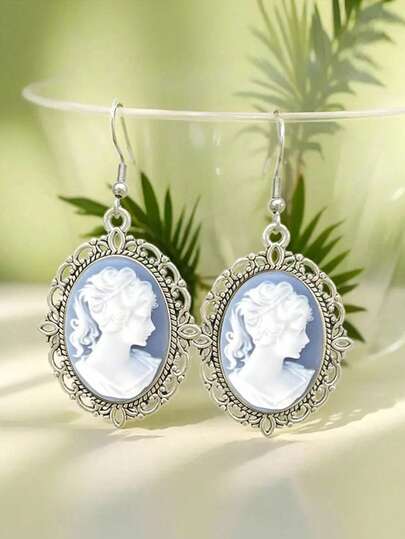Klassische blaue Cameo-Ohrringe mit Anhängern, Retro-Viktorianische Damenprofilfiligran-Ohrringe, Vintage-Silberton-Cameo-Schmuck für Frauen
