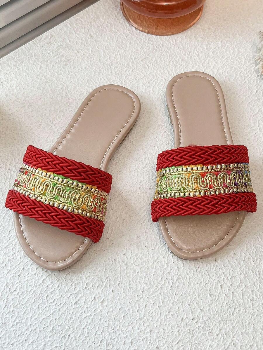 A Pair Of Girls' Summer Slippers In China Red With Woven Straps, 2026 New Red And Gold Color-Block Woven Casual Open-Toe Flat Slippers, Suitable For Both Home And Outdoor Wear For Children. - Red - View 1