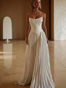 Strapless 3D Floral Pleated Wedding Dress With Flowing Long Skirt, Vintage Elegant Bridal Gown With Embossed Satin Texture And Structured Pleats, Perfect For Indoor Ceremonies, Intimate Weddings, Holiday Celebrations, Christmas, Halloween, Birthday Parties, Prom Nights, Evening Receptions, Special Occasions, Featuring Feminine Sweep, Comfortable Fit, Timeless Elegance, Statement Dress For Brides Seeking Classic, Refined, Elegant, And Graceful Look With Textured Fabric And Flowing Movement - 白色 - 查看 1