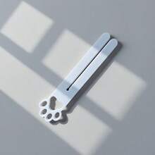 Dụng cụ bóp thức ăn cho mèo với thiết kế miệng mở, phù hợp với cả túi thức ăn lớn và nhỏ. Dụng cụ bóp túi thức ăn hình mèo cầm tay tiện dụng. Được làm từ chất liệu PETG bền chắc, dễ sử dụng và vệ sinh. - A - Xem 7
