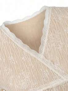 收腰V领蕾丝上衣，设计优雅合身，风格百搭，适合夏季穿着。 - 杏色 - 查看 8