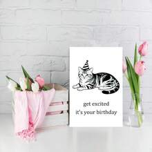 一张可爱又有趣的猫咪生日贺卡，送给爱猫人士。兴奋起来吧！今天是你的生日！贺卡尺寸为 4.92 英寸 x 6.93 英寸。这是一份创意十足的生日礼物，适合送给朋友、丈夫、男友、妻子、女友、家人、兄弟姐妹、父母、伴侣、同事、同学、爱人等。适用于各种场合。 - 查看 6