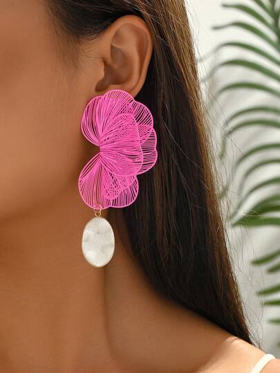 两件套夸张的紫红色铜合金半花朵耳环，搭配仿珍珠巴洛克吊坠，性感迷人，适合女性，也适合度假和派对场合。