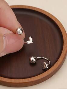 925纯银心形螺丝耳环，圆形珠钩设计，简约女士耳饰 - 白色 - 查看 5