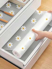 1 Cuộn lót kệ, lót ngăn kéo, lót tủ kích thước 11.8*118 inch (khoảng 30*30cm). Được làm từ chất liệu EVA bán trong suốt, chống thấm nước, chống ẩm, chống nấm mốc, chống dầu mỡ, chống trơn trượt. Dày dặn và chống mài mòn, bền, có thể giặt và tái sử dụng, có thể cắt theo kích thước mong muốn, thích hợp cho kệ, tủ, giá đỡ, tủ lạnh, ngăn kéo, tủ giày, v.v. Không có keo dính. - hoa cúc - Xem 10
