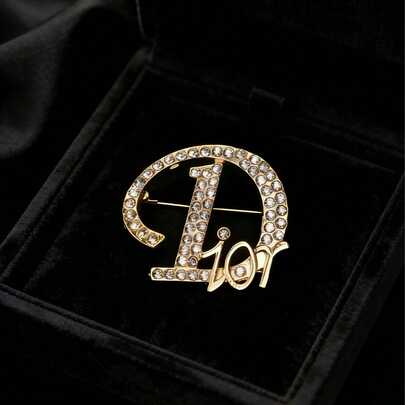 Model D, A Fashionable And Dazzling Brooch, An Exquisite Diamond Pin For Formal Suits, An And Elegant Corsage Accessory. Brooch, Pin, Small Gift, For Family Members, Partners, And Friends.
