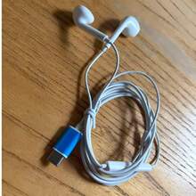 有线耳机，采用 USB Type-C 插头，内置麦克风和音量控制，兼容 、安卓手机、笔记本电脑、PC 和其他 USB Type-C 设备。 - 查看 2